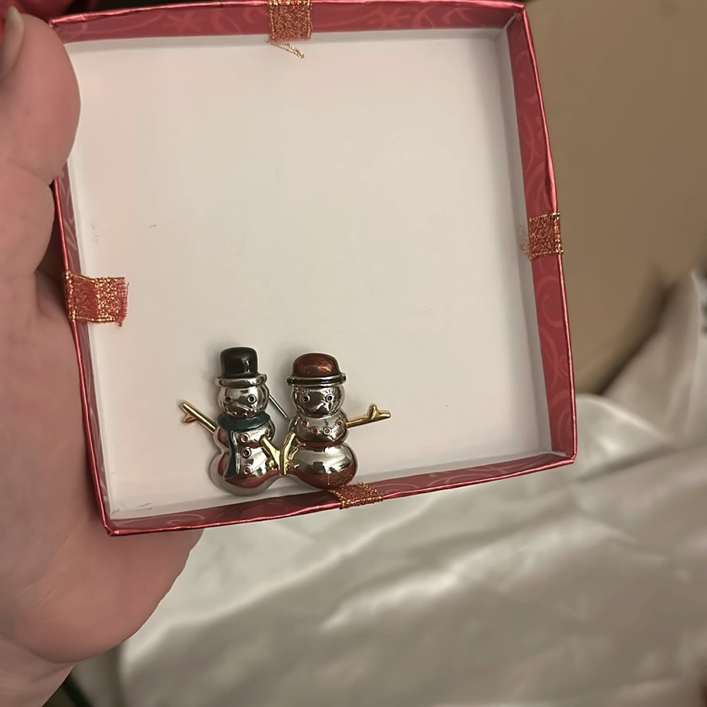VINTAGE Snowman Pin/brooch Signed LC Liz Claiborne Silver Tone Enamel